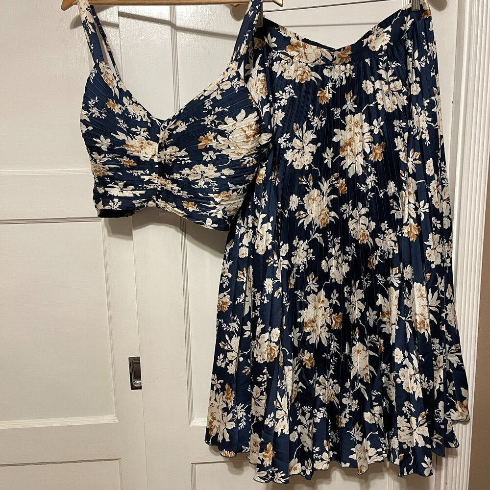 Abercrombie and Fitch 2-Piece Satin Matching Floral Pleated Top and Skirt Large